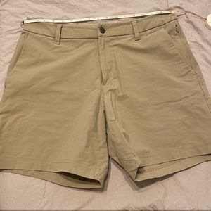 Lululemon Commission Classic-Fit Short 7” *Qwick Oxford in Khaki/Tan
